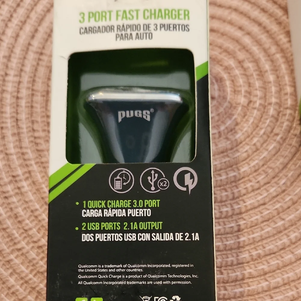 PUGS 3-Port Fast Charger and Earbuds Set - Black and Green